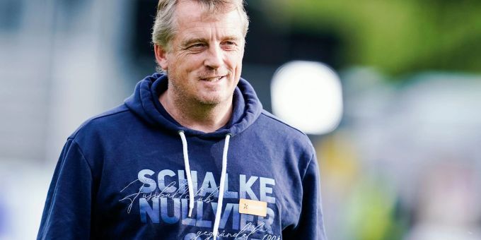Trainer Mike Büskens hat den FC Schalke 04 wieder in die Bundesliga geführt. Trainer Mike Büskens hat den FC Schalke 04 wieder in die Bundesliga geführt.
