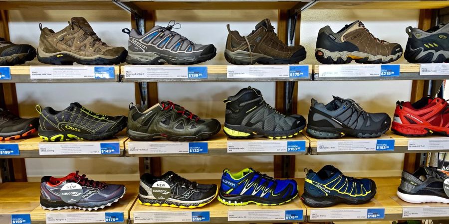 Schuhe Regal Wandern laufen