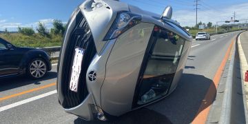 Scherz: Selbstunfall einer 54jährigen Automobilistin auf der A3