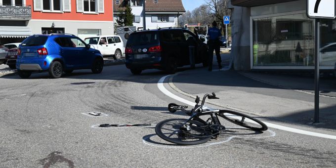 Wattwil: Velofahrer nach Unfall verletzt Wattwil: Velofahrer nach Unfall verletzt