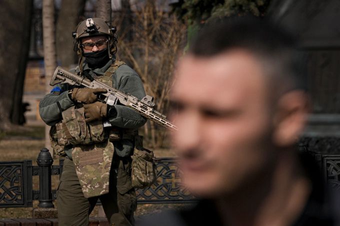 Kiews Bürgermeister Vitali Klitschko warnt vor dem Einsatz chemischer Waffen durch Russland im Ukraine-Krieg. Vitali Klitschko Ukraine-Krieg