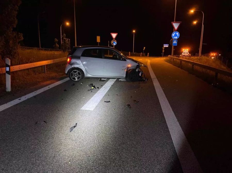 Vier Personen wurden beim Unfall leicht verletzt