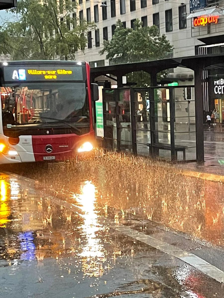 Auch in Fribourg schüttet es ordentlich.