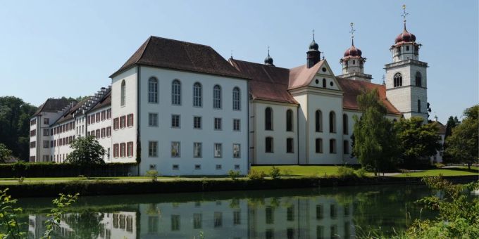 Auf der Klosterinsel Rheinau entsteht ein Museum, daneben wird musiziert. musikinsel rheinau