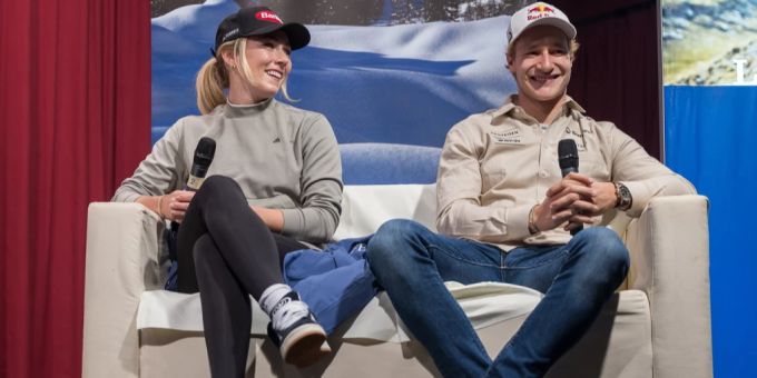 Kurz vor dem Weltcup-Auftakt unterhalten sich die Vorjahres-Gesamtweltcup-Sieger Mikaela Shiffrin und Marco Odermatt. Mikaela Shiffrin Odermatt