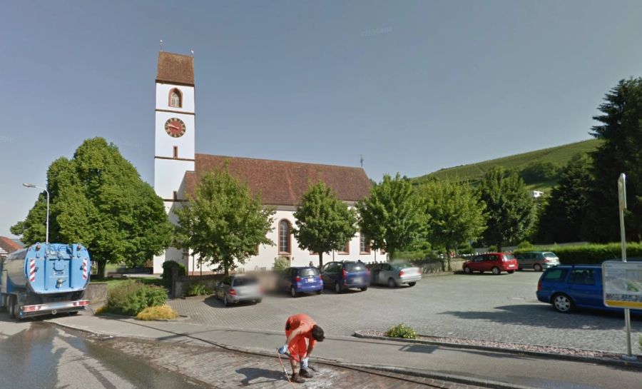 Doch ausgerechnet die idyllische Lage des Dorfs macht einigen Grundstückbesitzerinnen und -besitzern einen Strich durch die Rechnung.