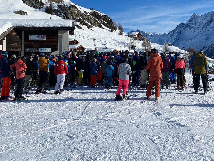 Auch auf der Lauchernalp im Wallis hat es sehr viele Wintersportler.