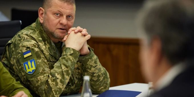 ARCHIV - Der Oberkommandierende der ukrainischen Streitkräfte, Walerij Saluschnyj, nimmt an einem Treffen mit US-Aussenminister Blinken, US-Verteidigungsminister Austin und dem ukrainischen Präsidenten Selenskyj in Kiew teil. Foto: -/Ukrainian Presidency/dpa - ACHTUNG: Nur zur redaktionellen Verwendung und nur mit vollständiger Nennung des vorstehenden Credits ARCHIV - Der Oberkommandierende der ukrainischen Streitkräfte, Walerij Saluschnyj, nimmt an einem Treffen mit US-Aussenminister Blinken, US-Verteidigungsminister Austin und dem ukrainischen Präsidenten Selenskyj in Kiew teil. Foto: -/Ukrainian Presidency/dpa - ACHTUNG: Nur zur redaktionellen Verwendung und nur mit vollständiger Nennung des vorstehenden Credits