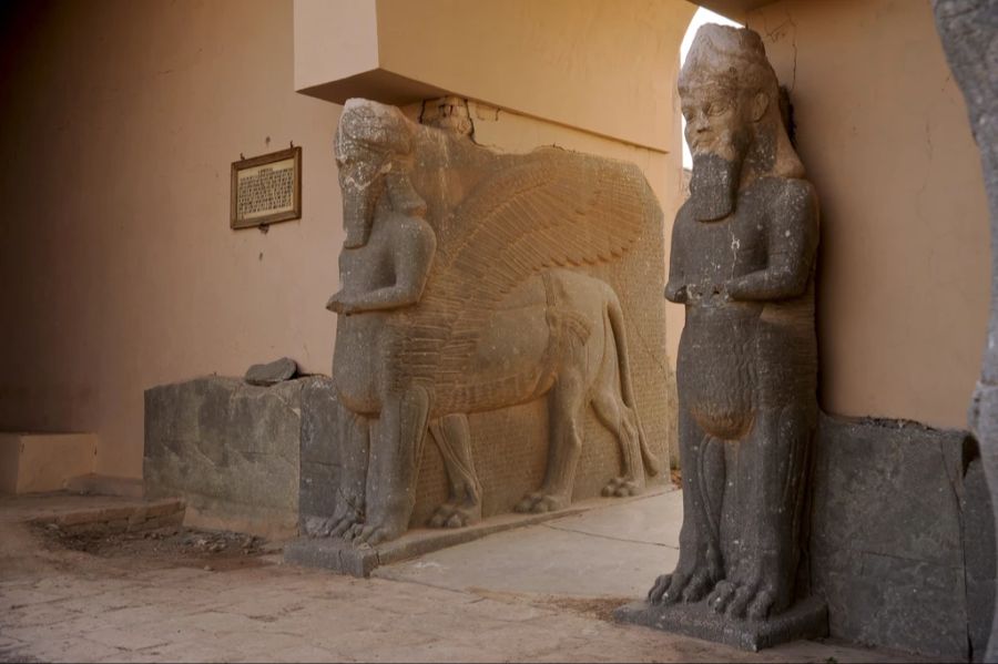 Statuen der Lamassu