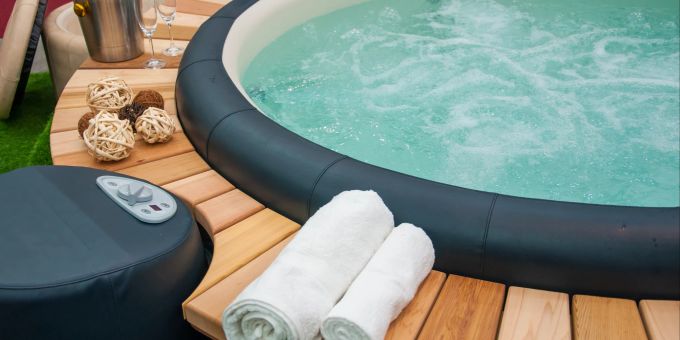 Oberrieden ZH - Nachbarn stören sich an Dach-Whirlpool – das kostet!