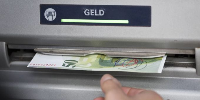 Ein rumänischer Clan hat einen Rentner um 150'000 Franken gebracht. (Symbolbild) Betrug Clan