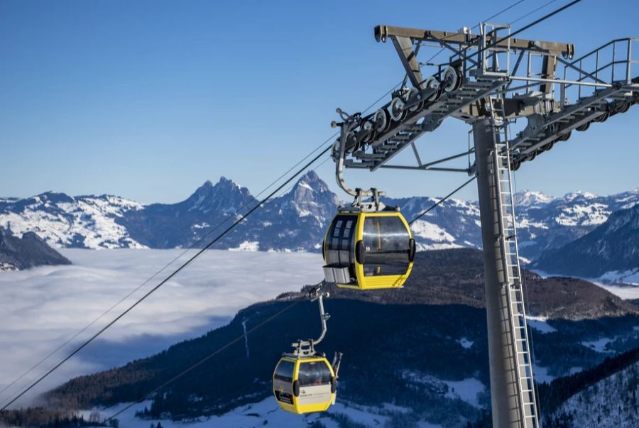 Übersteigt man die Obergrenze, bietet sich dieses Wochenende an der Alpennordseite eine atemberaubende Aussicht auf das Nebelmeer.