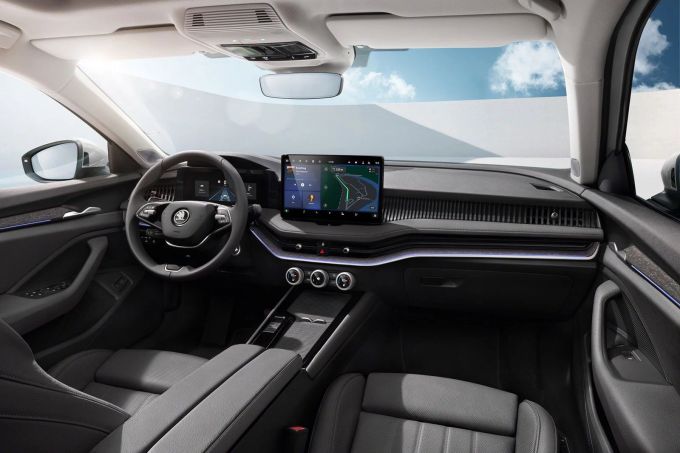Das Interieur ähnelt dem Kodiaq und übernimmt die aus neueren VW-Modellen bekannten Smart Dials 2024 Skoda Superb IV