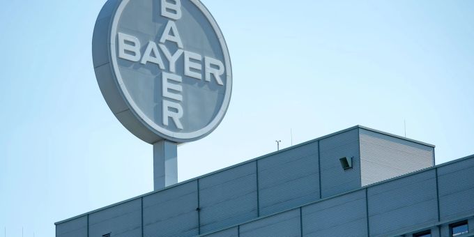 Die Probleme rund um den glyphosathaltigen Unkrautvernichter Roundup hat Bayer sich 2018 mit der milliardenschweren Monsanto-Übernahme ins Haus geholt. Die Probleme rund um den glyphosathaltigen Unkrautvernichter Roundup hat Bayer sich 2018 mit der milliardenschweren Monsanto-Übernahme ins Haus geholt.