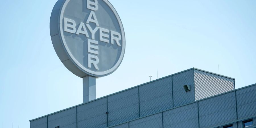 Die Probleme rund um den glyphosathaltigen Unkrautvernichter Roundup hat Bayer sich 2018 mit der milliardenschweren Monsanto-Übernahme ins Haus geholt.