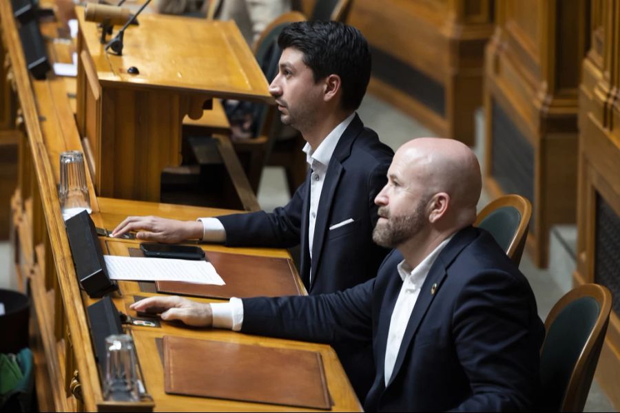 Unter linke Politiker für einmal nicht einig: Nicolas Walder (Grüne/GE), rechts, sieht kein Problem mit einem Nato-Büro in Genf, während Fabian Molina (SP/ZH) dem kritisch gegenüber steht.