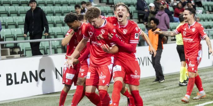 Die Spieler des FC Thun jubeln über ein Tor in der Challenge League (Archivbild). FC Thun Challenge League