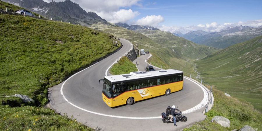 Postauto Hinterrad Radverlust Sicherheit