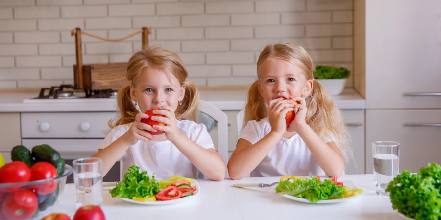 Mädchen Essen gesund