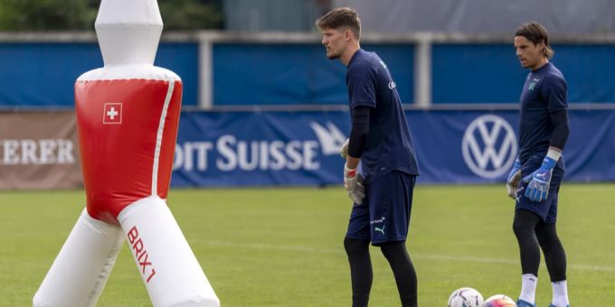 Gregor Kobel oder Yann Sommer? Murat Yakin hat als Trainer der Schweizer Nati die Qual der Wahl. Schweizer Nati