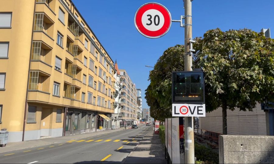 Dafür wurden ganze 180 neue Strassenschilder enthüllt.