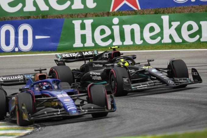 Lewis Hamilton (Mercedes) erlebt beim Brasilien-GP ein enttäuschendes Wochenende. Lewis Hamilton Mercedes Brasilien