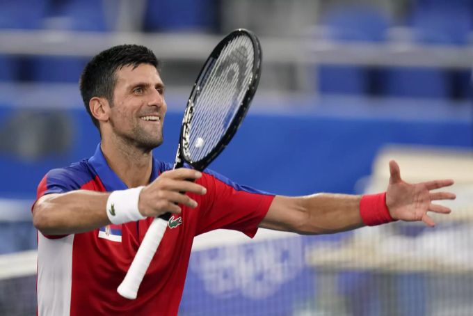 Olympia 2021: Djokovic übt mit Belgien-Turnerinnen den Spagat