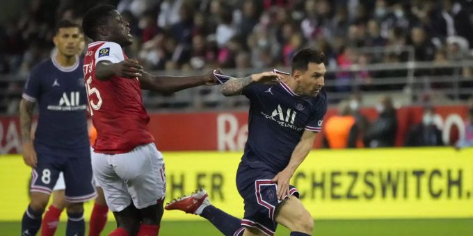 Lionel Messi ist auch im Trikot der Pariser nur schwer zu stoppen. Lionel Messi