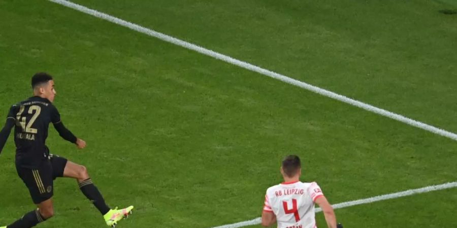 Bayern-Youngster Jamal Musiala (l) spielte sehr stark in Leipzig. Foto: Robert Michael/dpa-Zentralbild/dpa