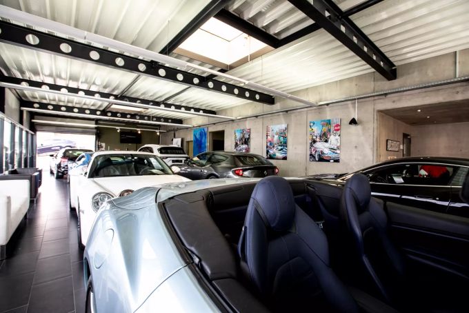Der Showroom verspricht Autos zum Anfassen. Autohaus Otelfingen Regensdorf