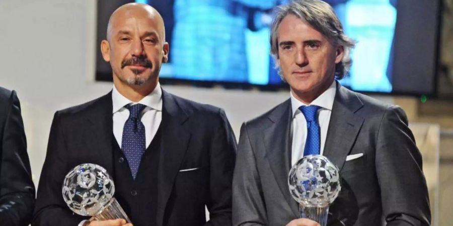 Gianluca Vialli (l) und Roberto Mancini sind beste Freunde. Foto: Maurizio Degl' Innocenti/ANSA/dpa