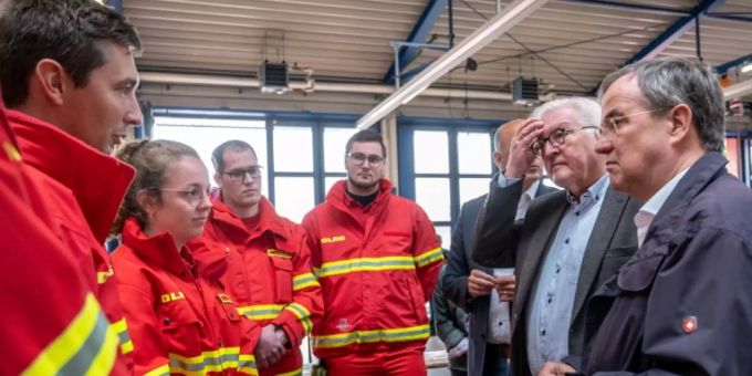 Frank-Walter Steinmeier und Armin Laschet in Erftstadt (D). Frank-Walter Steinmeier