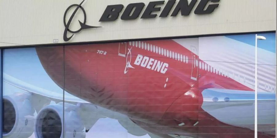 Boeing-Werk in Everett im US-Bundesstaat Washington. Der Konzern profitierte zuletzt stark von der Rückkehr der wichtigsten Baureihe 737 Max, die nach zwei Abstürzen mehr als anderthalb Jahre lang weltweit mit Startverboten belegt war. Foto: Ted S. Warren/AP/dpa