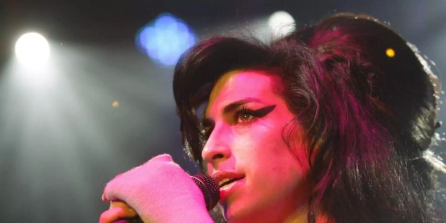 Amy Winehouse hat mit ihrer Soulstimme international die Bühnen erobert. Vor zehn Jahren ist sie mit gerade einmal 27 Jahren gestorben. (Archivbild)