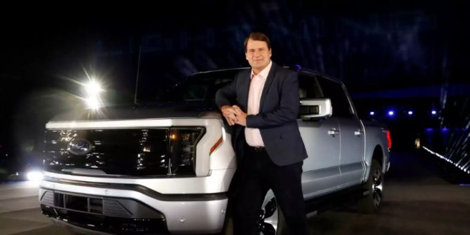 Ford-Chef Farley mit dem F-150 Lightning Ford-Chef Farley mit dem F-150 Lightning