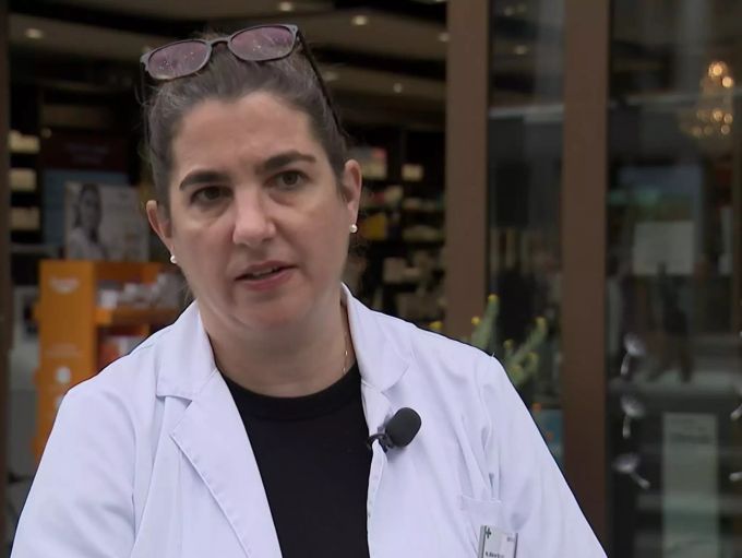 «Unsere personellen Ressourcen sind langsam aber sicher erschöpft», sagt Natalia Blarer Gnehm, die Geschäftsführerin der Europaallee Apotheke beim Hauptbahnhof Zürich. Testen Zürich Ferien Coronavirus