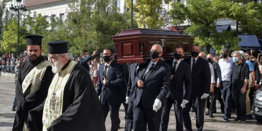 Trauerzug mit dem Sarg von Mikis Theodorakis