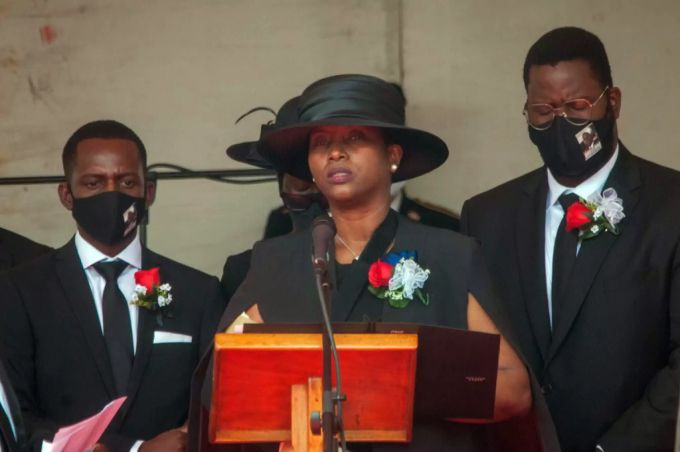 Die Witwe von Jovenel Moïse, Martine Moïse, spricht am Staatsbegräbnis ihres Mannes. Jovenel Moïse witwe