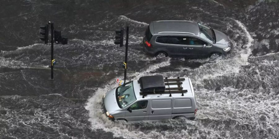 Heftiger Regen sorgte in London für überflutete Strassen.