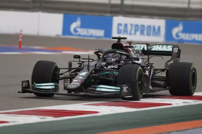 Lewis Hamilton (Mercedes) beim Qualifying auf dem Sochi Autodrom. Lewis Hamilton Formel 1
