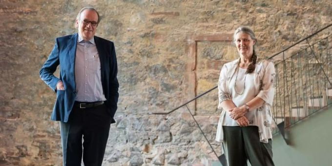Anne Bohnenkamp-Renken, Direktorin des Freien Deutschen Hochstifts, undC hristoph Mäckler, verantwortlicher Architekt für das Romantik-Museum, beim Presserundgang. Foto: Sebastian Gollnow/dpa Anne Bohnenkamp-Renken, Direktorin des Freien Deutschen Hochstifts, undC hristoph Mäckler, verantwortlicher Architekt für das Romantik-Museum, beim Presserundgang. Foto: Sebastian Gollnow/dpa