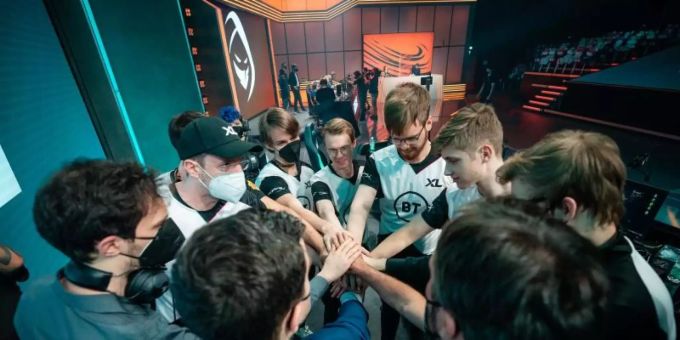 Excel hat derzeit noch gute Chancen auf den verbleibenden Platz in den Playoffs der LoL-Liga LEC. Foto: Michal Konkol/Riot Games/dpa Excel hat derzeit noch gute Chancen auf den verbleibenden Platz in den Playoffs der LoL-Liga LEC. Foto: Michal Konkol/Riot Games/dpa