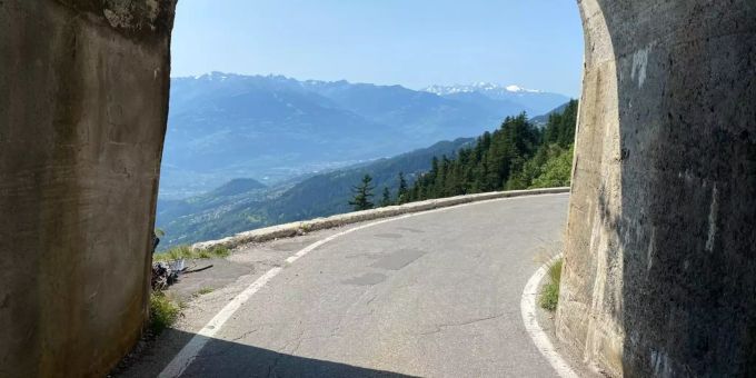 Im Wallist ist ein junger Mann von der Strasse abgekommen und gestorben. Wallis
