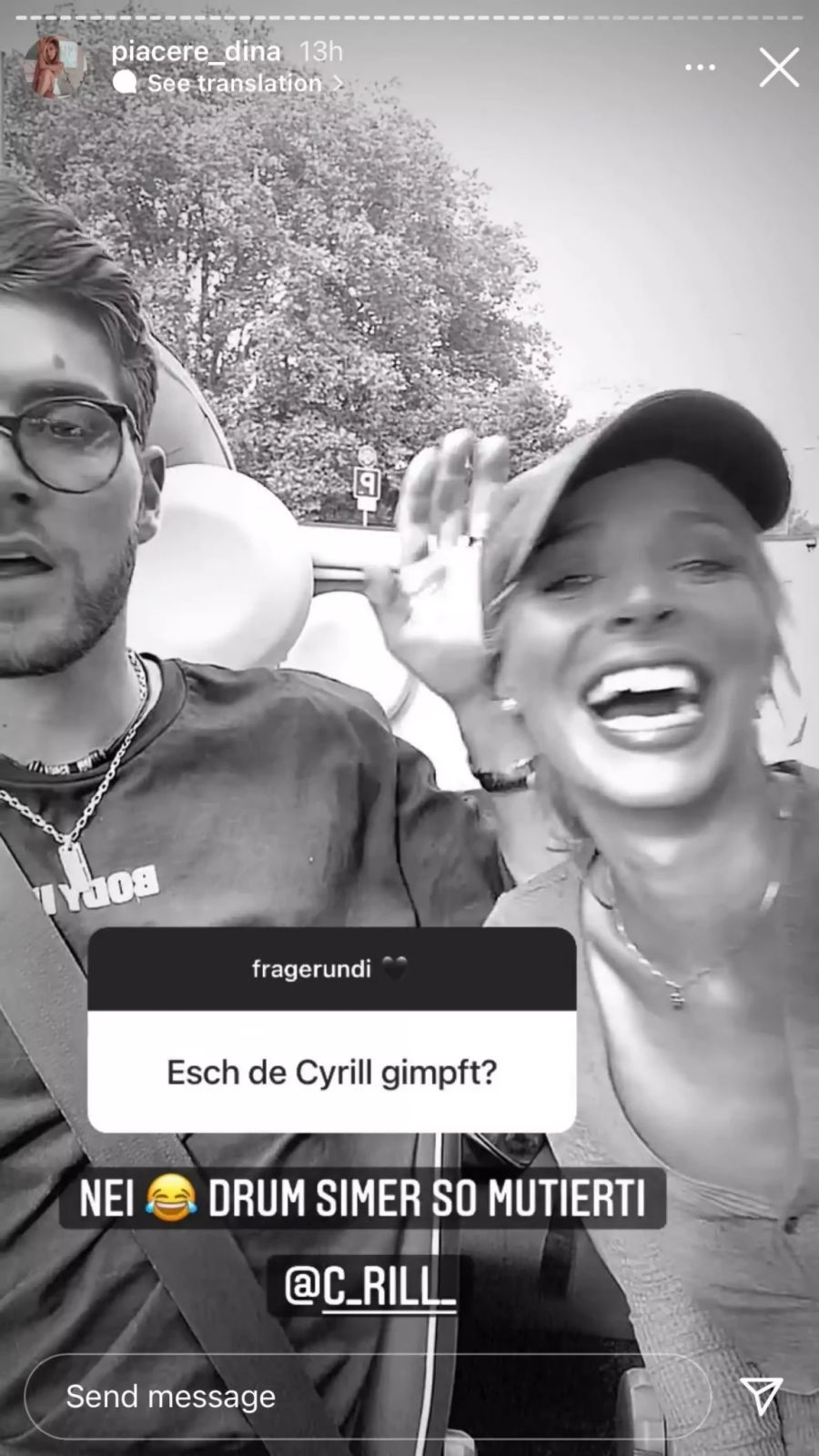 Dina und ihr Cyrill blödeln im Auto.