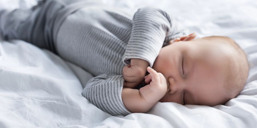 Auch wenn Babys viel schlafen, gehen Forscher davon aus, dass sie in der ersten Phase des Lebens noch nicht träumen.