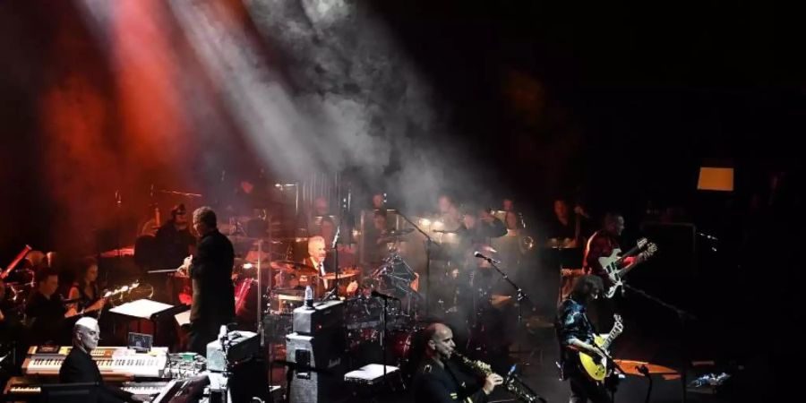 Steve Hackett mit Orchester in der Royal Festival Hall. Foto: Lee Millward/dpa