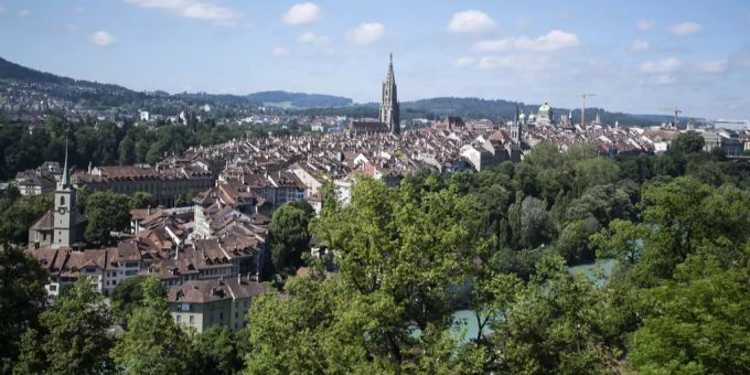 Sicht auf die Altstadt von Bern vom Rosengarten aus. Bern