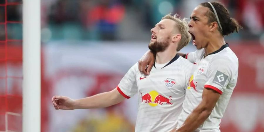 Die Leipziger um Emil Forsberg (l) und Yussuf Poulsen könnten Bundesliga-Herbsmeister werden. Foto: Jan Woitas/zb/dpa