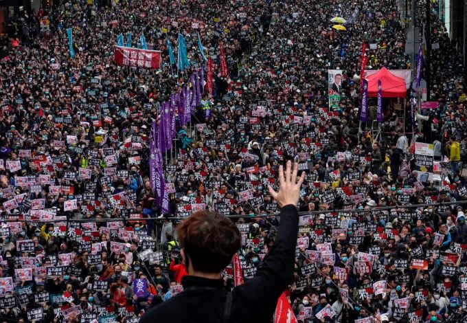 Seit Mitte des vergangenen Jahres gehen die Hongkonger gegen China auf die Strasse. hongkong proteste