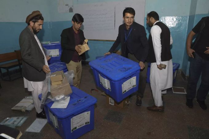 Wahlhelfer bereiten sich auf die Wahl vor. Asfghanistan Elections